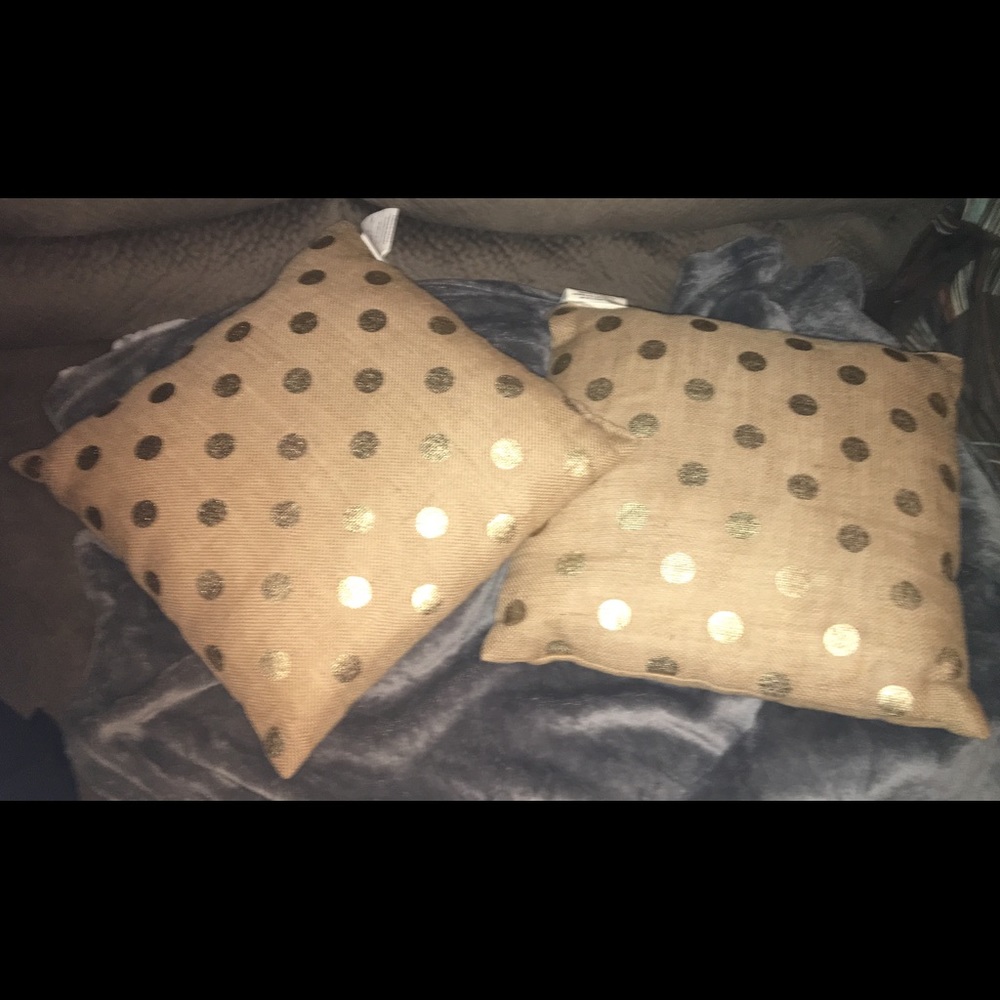 Set of 2 accent pillows burlap look with gold dots